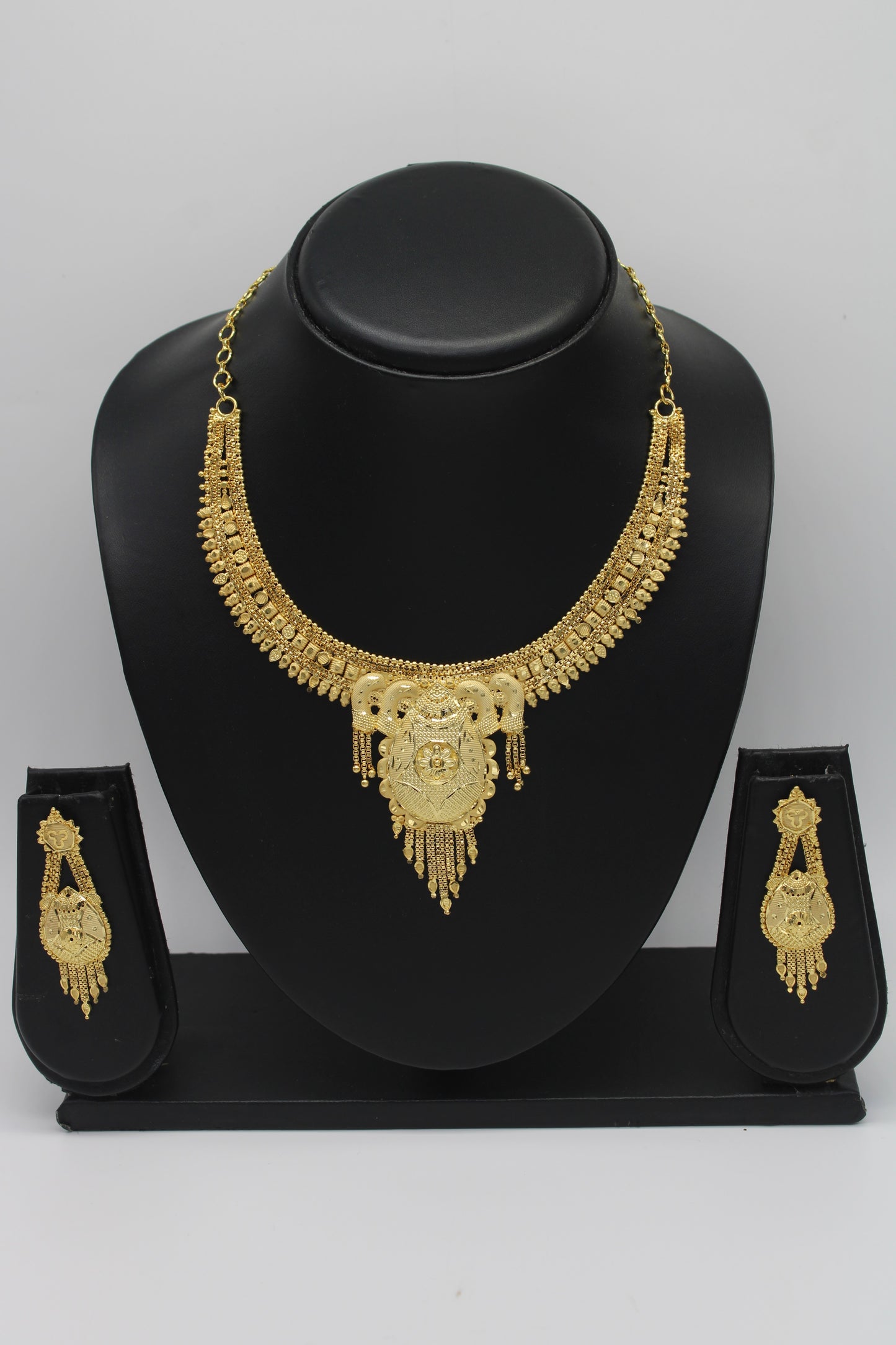 1GM GOLD SHORT NECKLACE