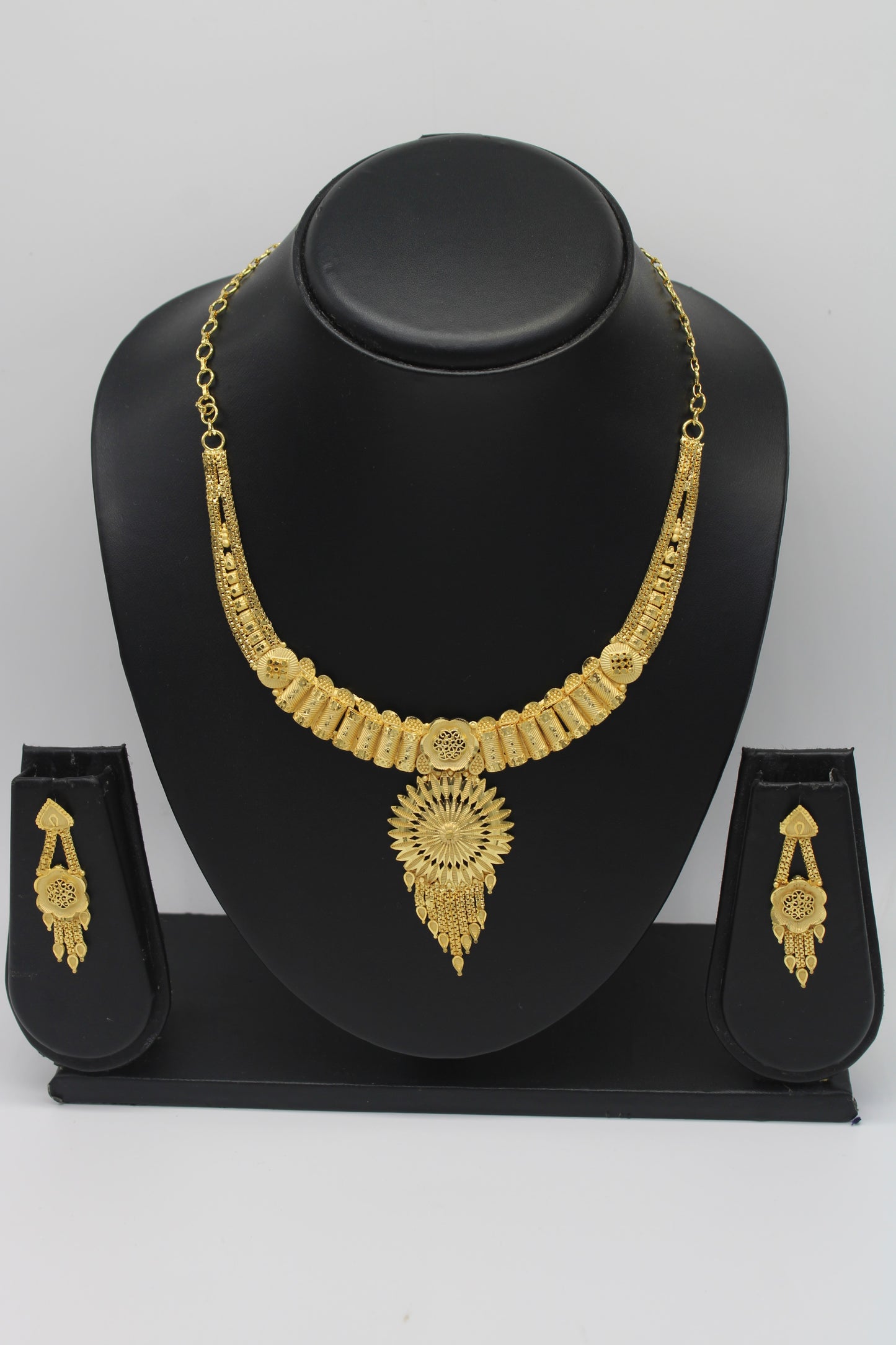 1GM GOLD SHORT NECKLACE