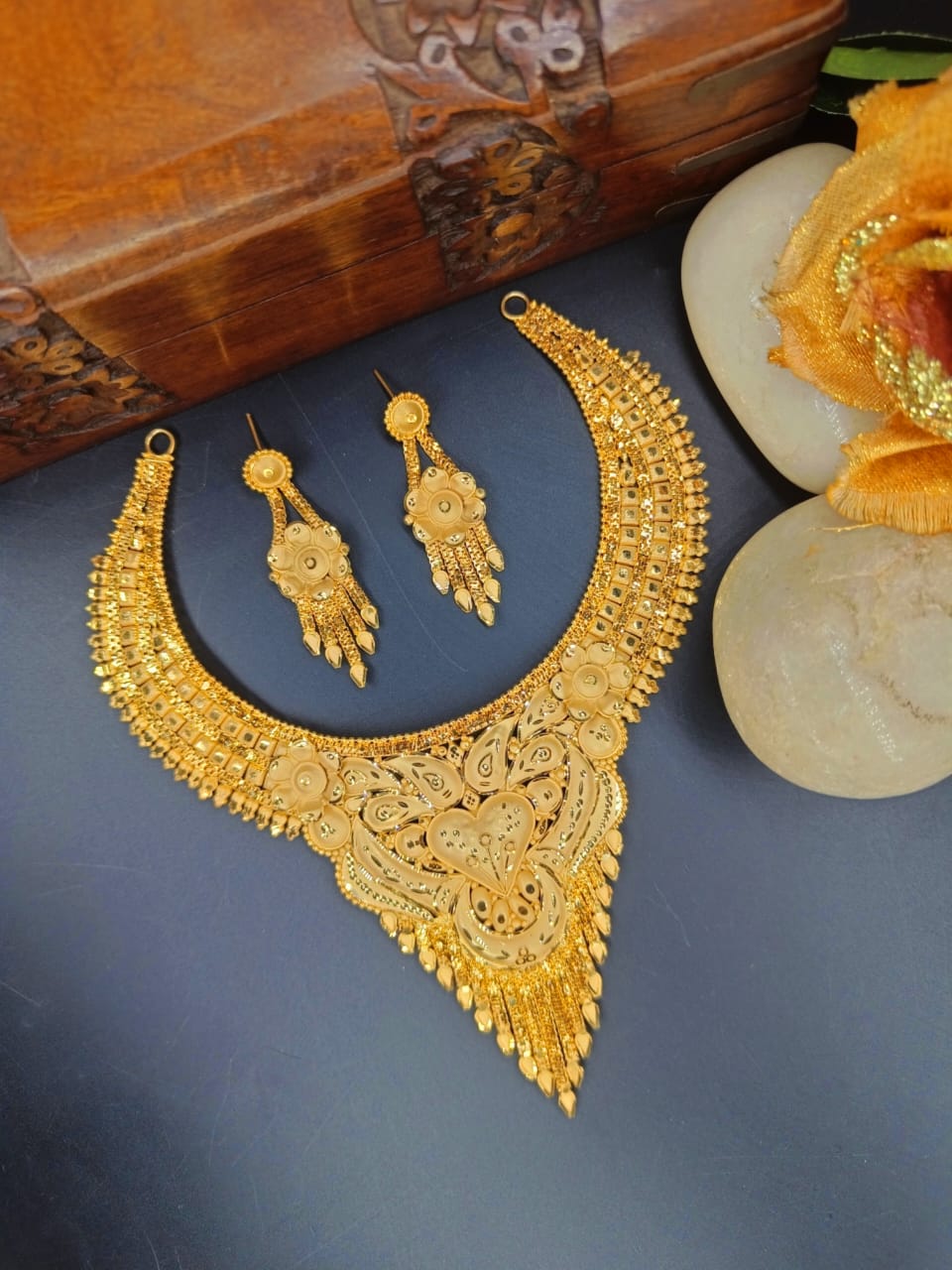 1GM GOLD SHORT NECKLACE