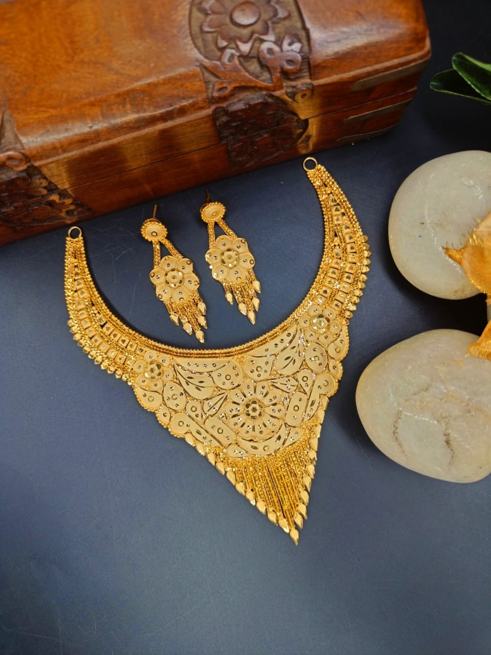 1GM GOLD SHORT NECKLACE