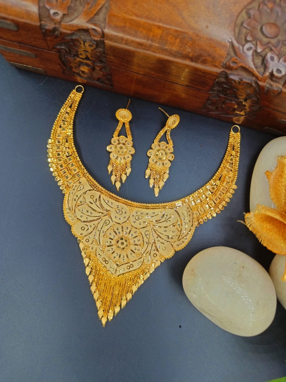 1GM GOLD SHORT NECKLACE